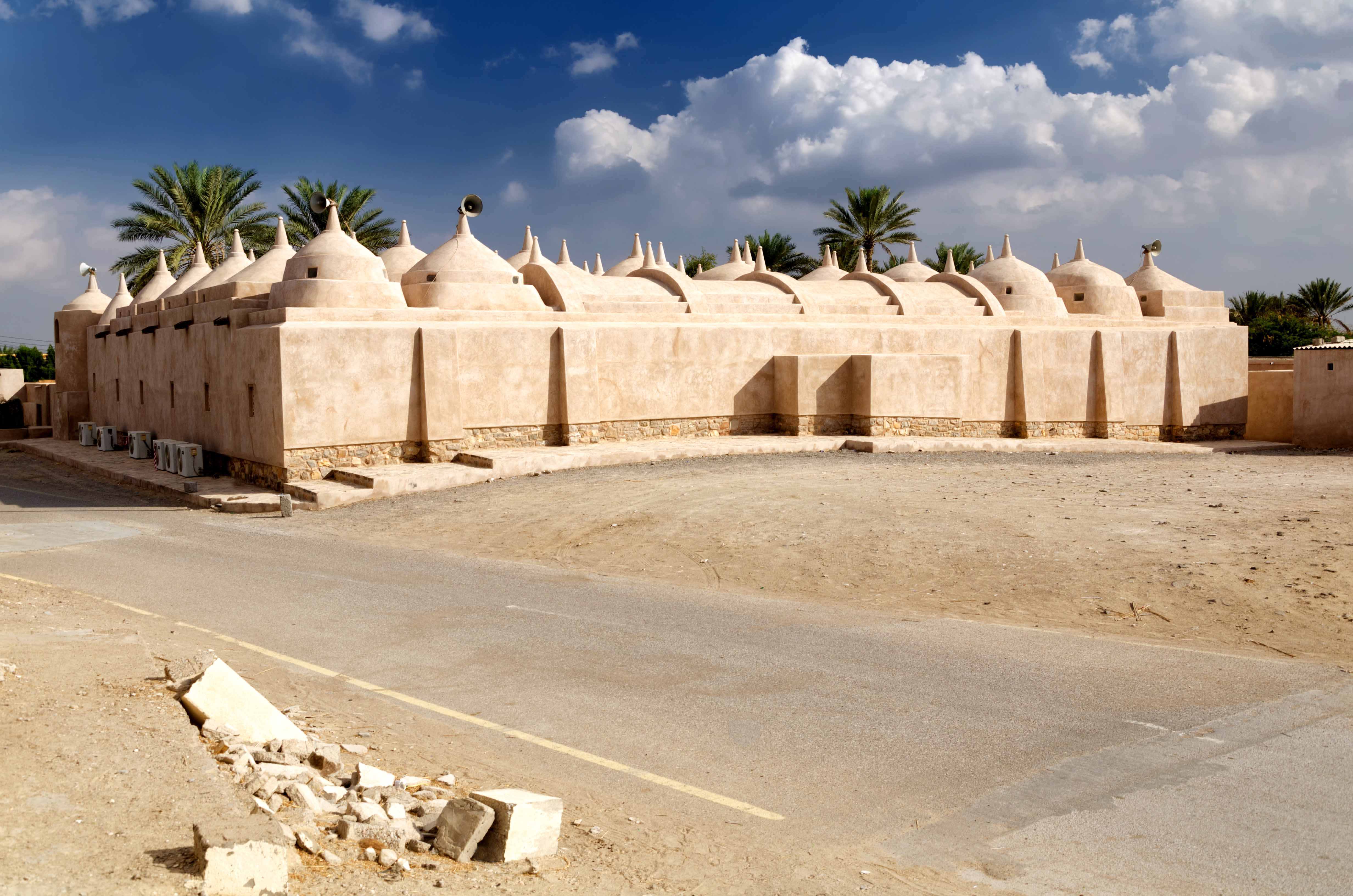 جامع القباب.. تحفة الهندسة المعمارية